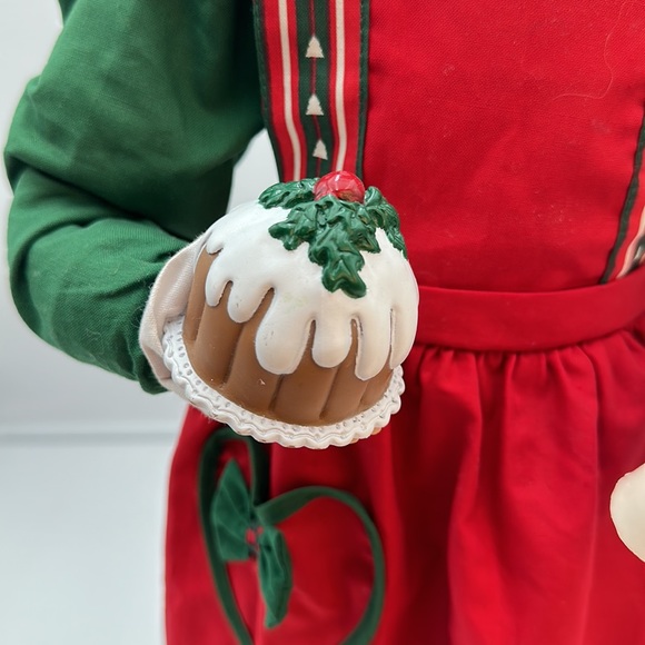 Holiday Creations Mrs. Claus Animated Lighted Christmas Holiday Decoration. - Picture 7 of 17